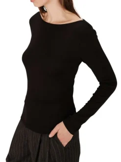 T-shirt manches longues noir uni avec une coupe ajustée et un col bateau