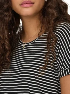 T-shirt marine à rayures avec une coupe droite et un col rond
