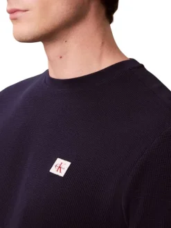 T-shirt marine uni en maille piquée avec une coupe ajustée et un col rond