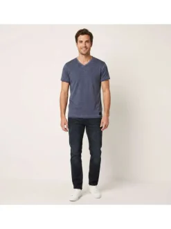 T-shirt marine uni pourvu d'un col v et des manches courtes