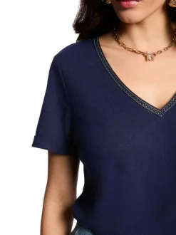 T-shirt marine uni pourvu d'une coupe droite et d'un col en V