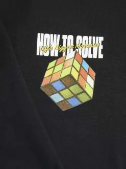 T-shirt noir avec des imprimés une coupe droite et un col rond