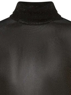 T-shirt noir avec une coupe près du corps un col roulé et des manches longues