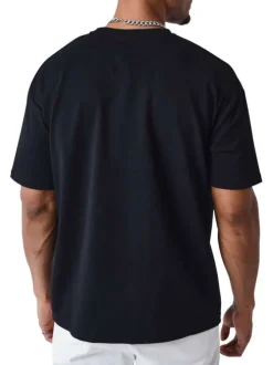 T-shirt noir imprimé avec coeur blanc brodé avec coupe droite et col rond