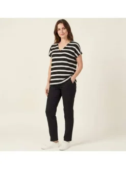 T-shirt noir à rayures avec une coupe ample et un des manches courtes