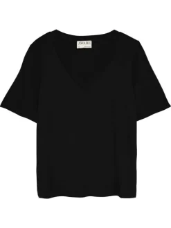 T-shirt noir uni avec une coupe ajustée et des manches courtes