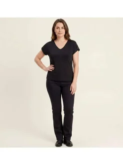 T-shirt noir uni avec une coupe ajustée et des manches courtes