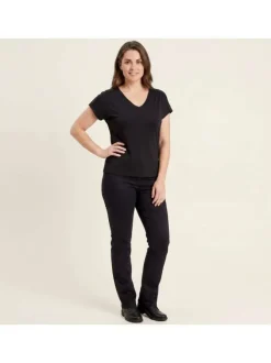 T-shirt noir uni avec une coupe ajustée et des manches courtes