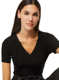 T-shirt noir uni avec une coupe droite à col v et des manches courtes