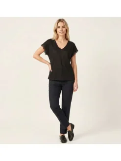 T-shirt noir uni avec une coupe droite et des manches courtes