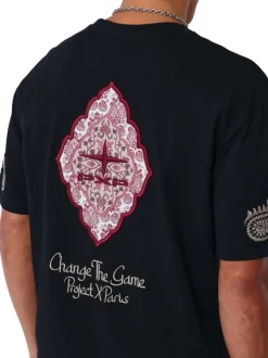 T-shirt noir uni avec une coupe droite et des manches courtes