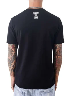 T-shirt noir uni avec une coupe droite et des manches courtes