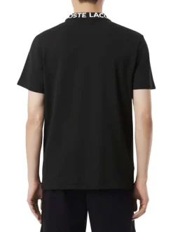 T-shirt noir uni avec une coupe droite un col rond et des manches courtes