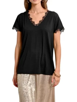 T-shirt noir uni avec une coupe droite un col v et des manches courtes