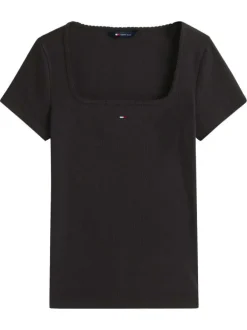 T-shirt noir uni avec une coupe moulante et des manches courtes