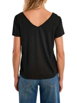 T-shirt noir uni pouru d'un col v avec des détails en broderie anglaise