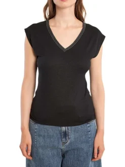 T-shirt noir uni pourvu de manches courtes et d'un coupe droite