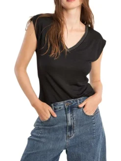 T-shirt noir uni pourvu de manches courtes et d'un coupe droite