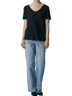 T-shirt noir uni pourvu d'une coupe droite et de manches courtes