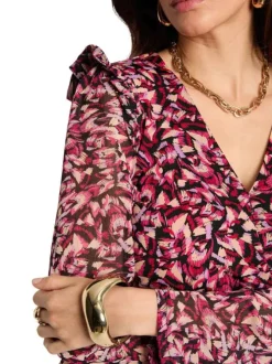T-shirt rose floral avec une coupe fluide et un col croisé