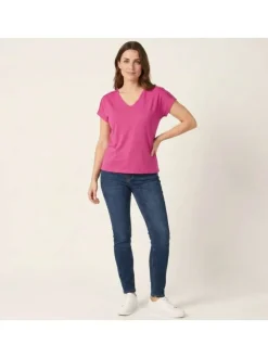 T-shirt rose uni avec une coupe ajustée et des manches courtes