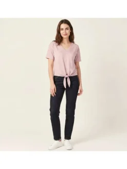 T-shirt rose uni pourvu d'une coupe droite et de manches courtes