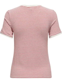 T-shirt rouge à rayures fines avec une coupe ajustée et un col rond