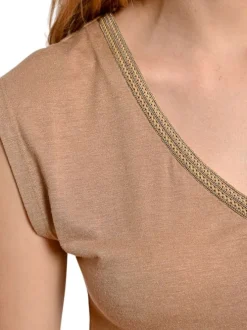 T-shirt sans manches camel uni avec un col v et une coupe droite