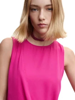 T-shirt sans manches fuchsia uni avec une coupe asymétrique et un col rond