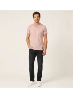 T-shirt saumon uni pourvu d'un col v et des manches courtes