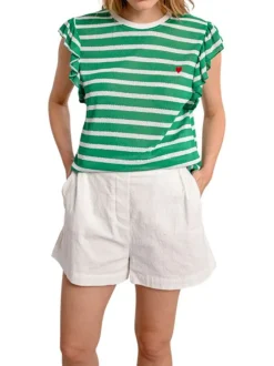 T-shirt vert rayé avec une coupe droite un col rond et des manches courtes
