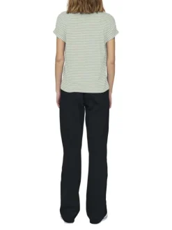 T-shirt vert à rayures horizontales avec une coupe ample et un col rond