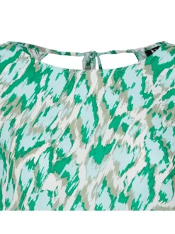 T-shirt vert tacheté avec une coupe droite col rond et à manches courtes