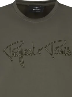 T-shirt vert uni avec une coupe droite à col rond et des manches courtes