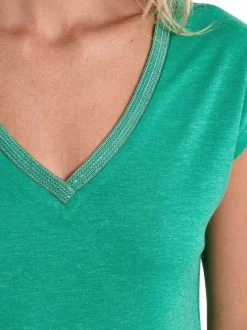 T-shirt vert uni pourvu de manches courtes et d'un coupe droite