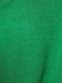 T-shirt vert uni pourvu d'une coupe droite et d'un col en V