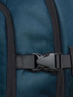 Valise bleue unie à roulettes pourvue d'une fermeture zippée et à code