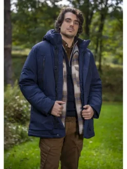 Veste beige à motif écossais avec un col chemise et manches longues