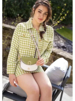 Veste courte verte à imprimé pied de poule avec un col à revers et des poches
