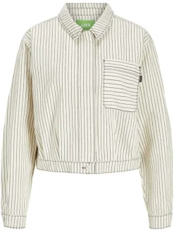 Veste en coton beige courte à rayures fines avec une poche et un col à revers
