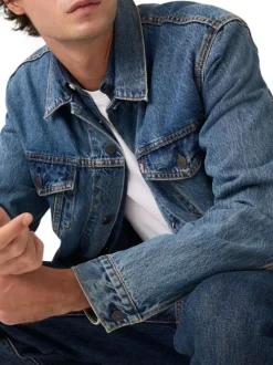 Veste en coton bleu à coupe ajustée pourvu d'un col à revers