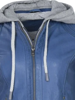 Veste en cuir bleue ciel unie doublée avec une coupe ajustée et un col à capuche
