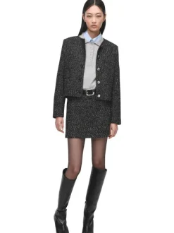 Veste noire en maille jaspée avec une coupe droite et un col rond