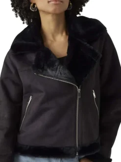 Veste noir uni à coupe droite avec un col à rabats et des manches longues