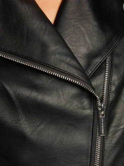 Veste perfecto noire unie avec une coupe droite et des poches